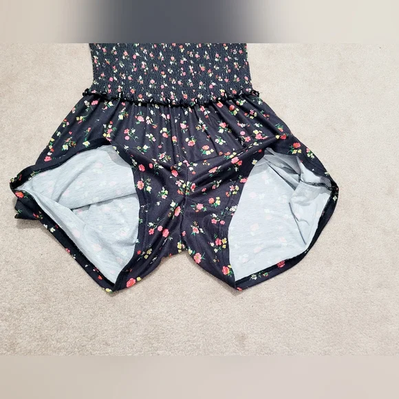 Floral Smocked Romper Women’s Size Medium Black Summer Pockets Stretchy - Picture 10 of 10
